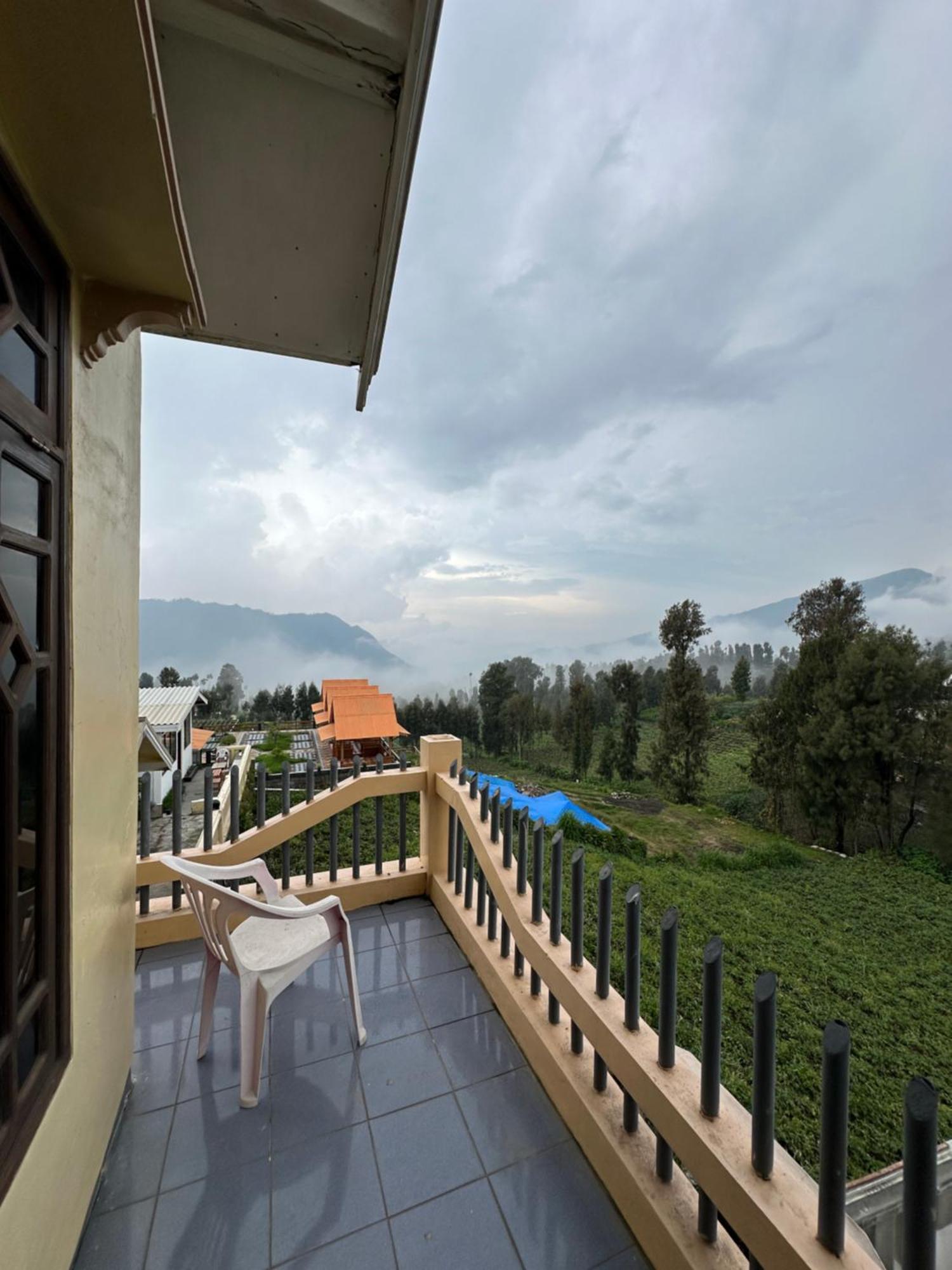 Good Karma Bromo Guesthouse ภายนอก รูปภาพ
